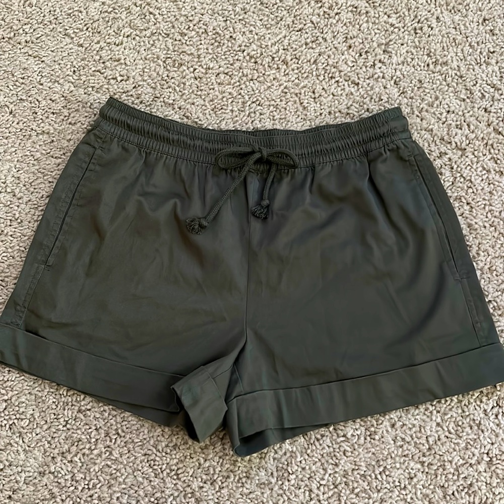 Lou & Grey short size small